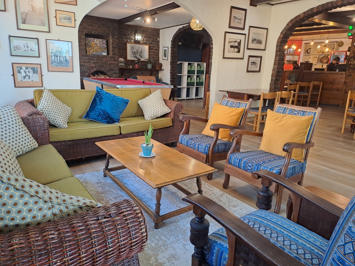 Sands Restaurant & Lounge seating area